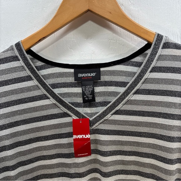 Avenue Relaxed fit V-Neck Striped long sleeve Shirt Gray Silver Black NWT Sz 20 - Picture 2 of 8